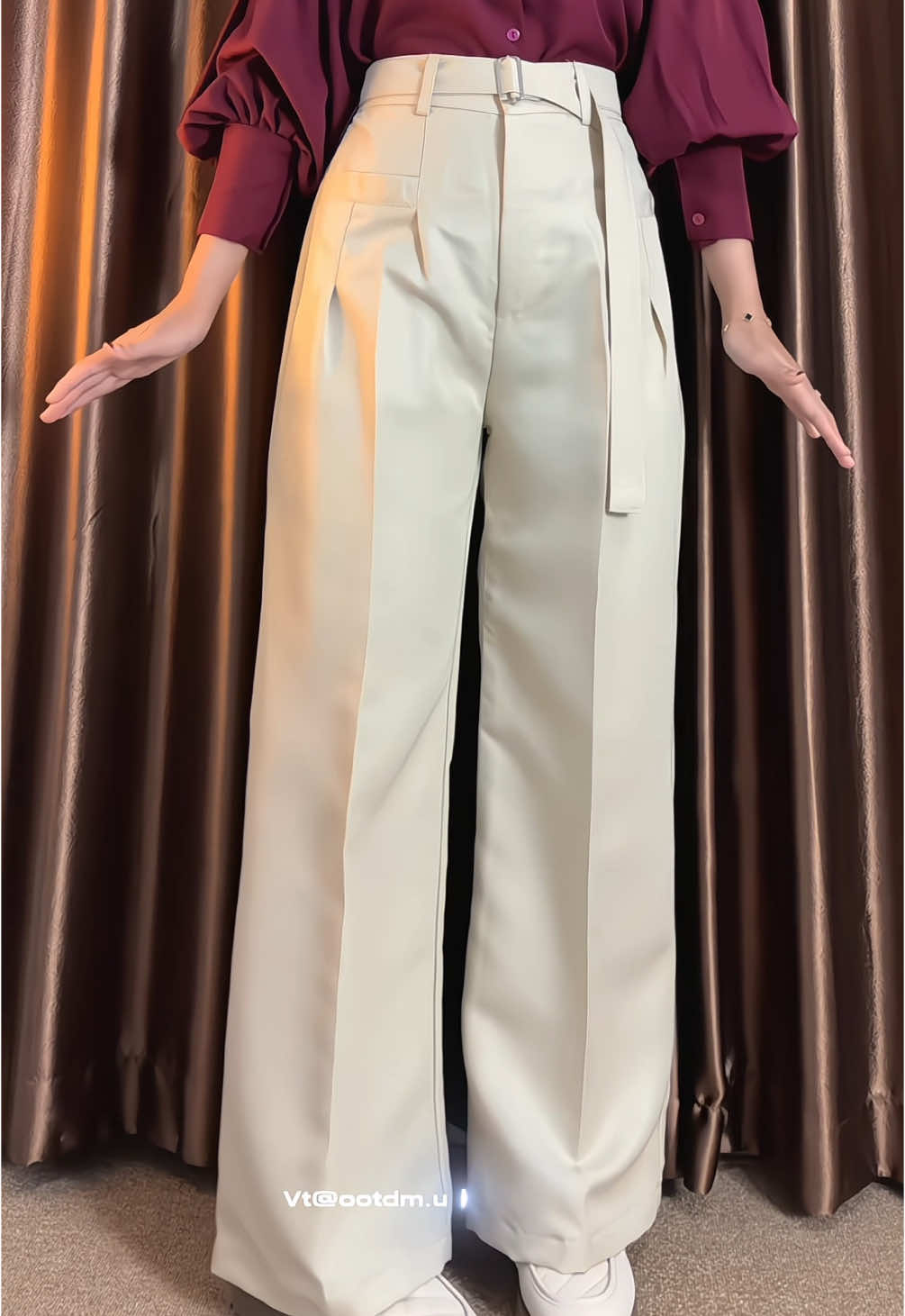 Membalas @NN🅰️W emang secakep itu celananya😭😍🥰 #celana #celanawanita #kulothighwaist #highwaist #OOTD #ootdfashion #racuntiktok #racuntiktokshop #fyp #wibgajian 