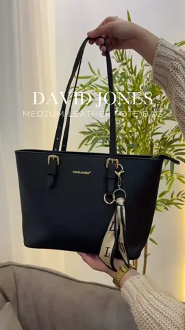 Love this hard leather stand alone tote bag✨ #bagrecommendation #bagrecommendations #musthavebags #bags #bag #totebag #tiktokbag #tiktokfinds #tiktokfindsph #davidjones #davidjonesbag #hardtotebag #hardlid #standalonebag #totebags 