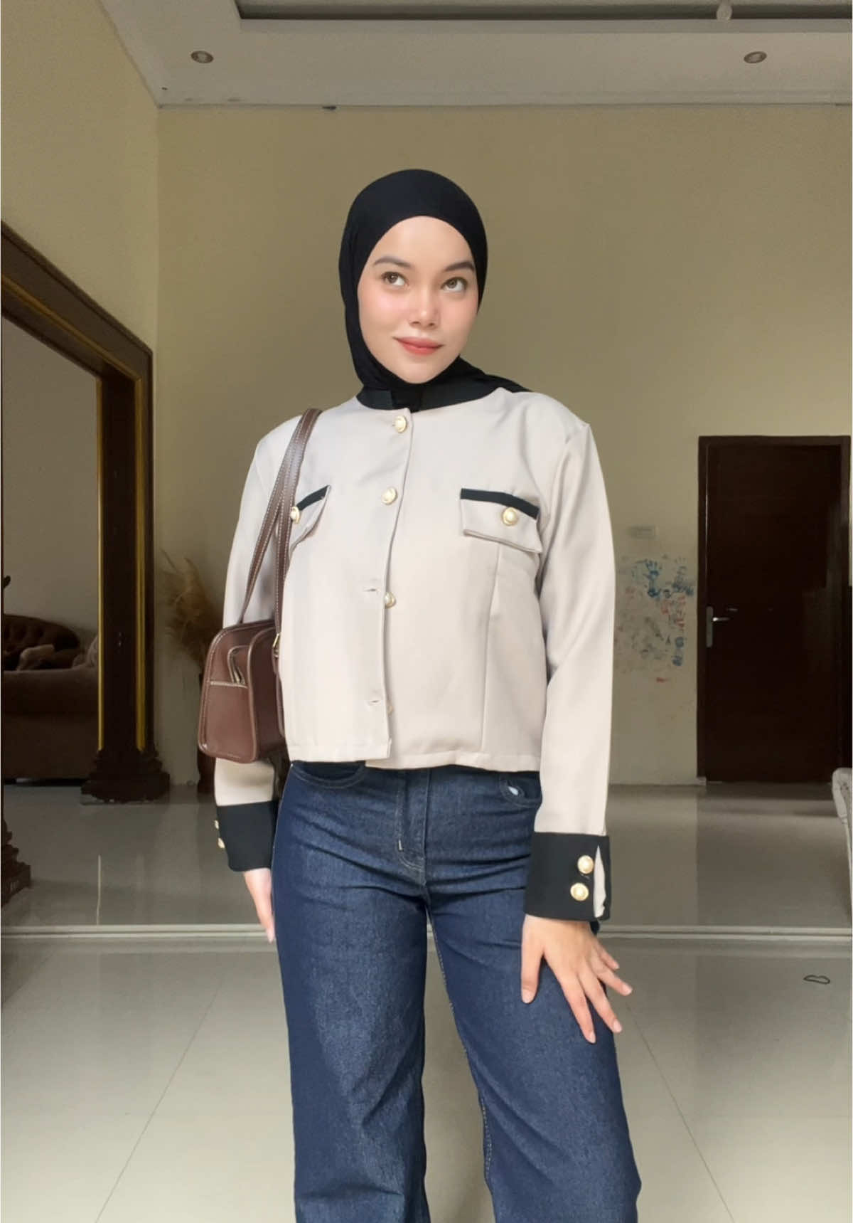 Blazer + Jeans from Eastrose 😍🤍🖤 @eastrose.id #oldmoneyoutfits #timelessfashion #hijabioutfit 