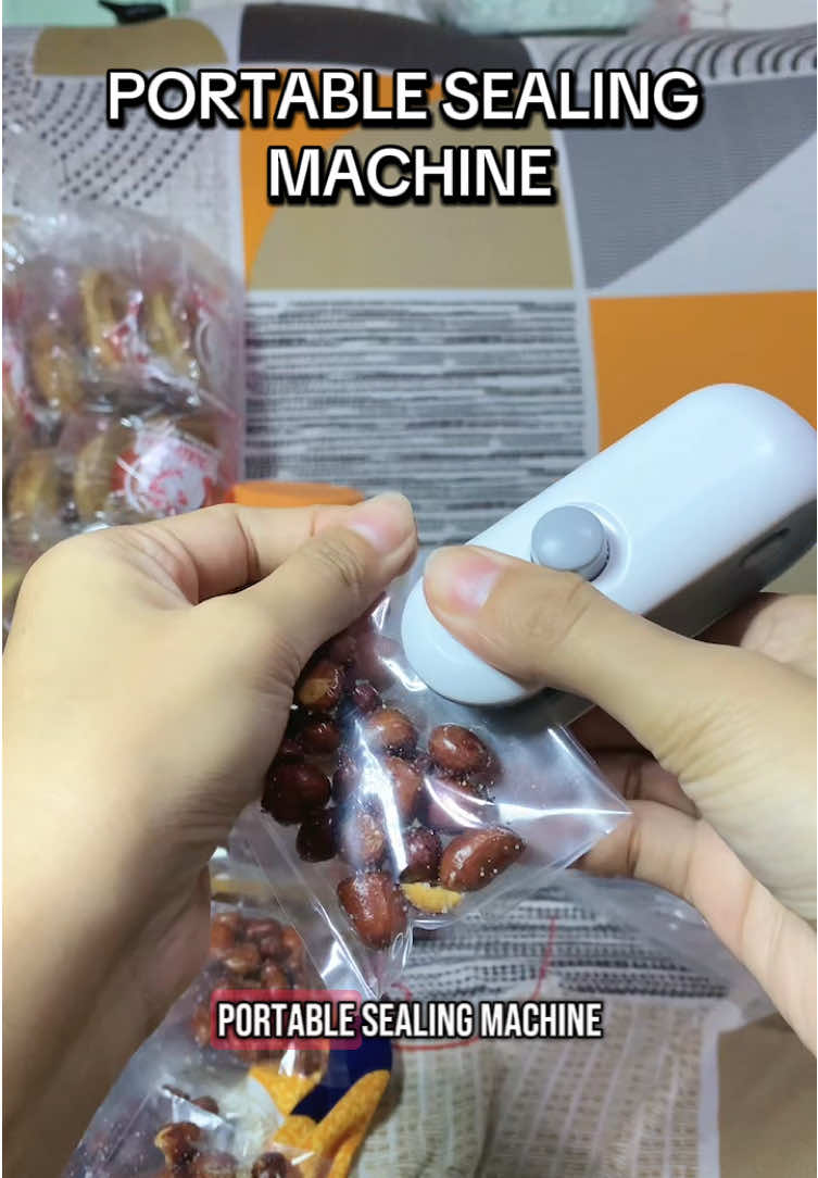 Ito lang palang portable sealing machine kailangan para mas mapadali yung pag nenegosyo niyo🤩🔥 . . . #portablesealingmachine #minisealingmachine #businesstips #sealingmachine #fypシ゚ #fyp 