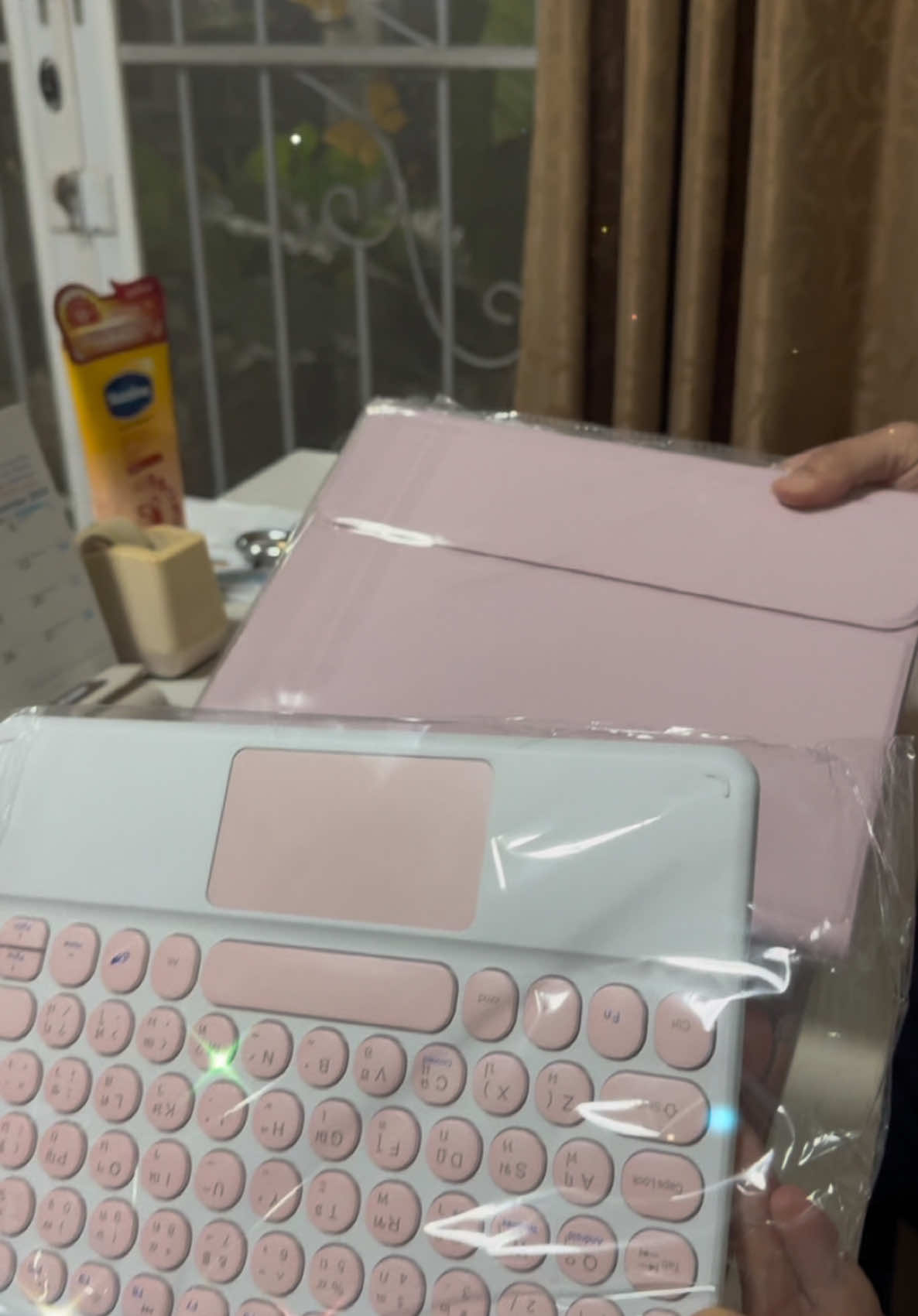 #ของดีบอกต่อ #ของใช้ในบ้าน #ของมันต้องมี #ของแทร่ #เคสรีวิว #เคสipad #เคสกันกระแทก  #เคสไอแพดน่ารัก #เคสไอแพดgen10 #เคสไอแพดคีย์บอร์ดบลูทูธ #เคสไอแพดคียร์บอดไทยอังกฤษ #เคสไอเเพด  IPad เคสคีย์บอร์ดซองหนังและคีย์บอร์ดเชื่อมต่อแบบBluetooth พร้อมถาดปากกา มีให้เลือกหลายสี