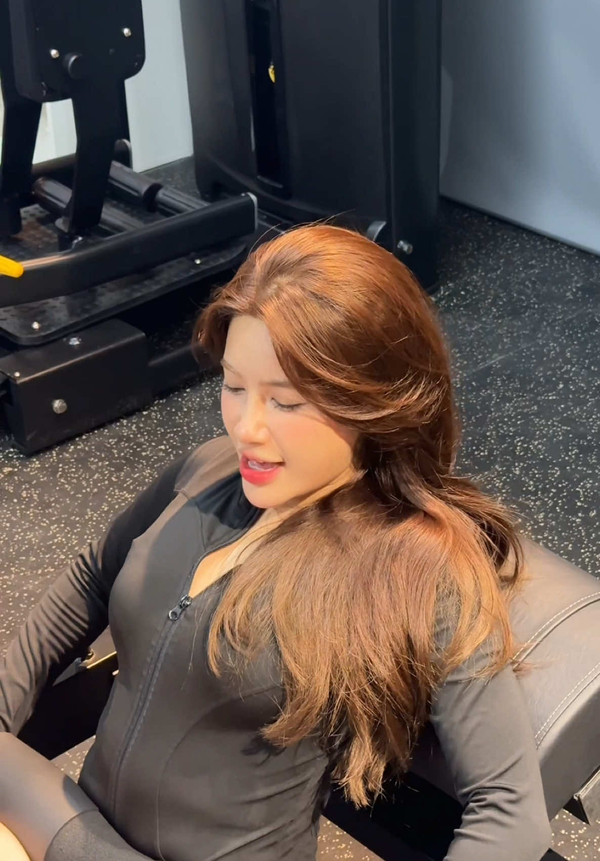 tính thì mê trai mà đời đưa đẩy vào làm việc toàn 🎈🙂 #onefit #dqami 