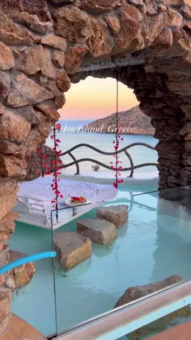 Imagine spending your vacations here! #iosisland #greece #calilo #agalialuxurysuites 