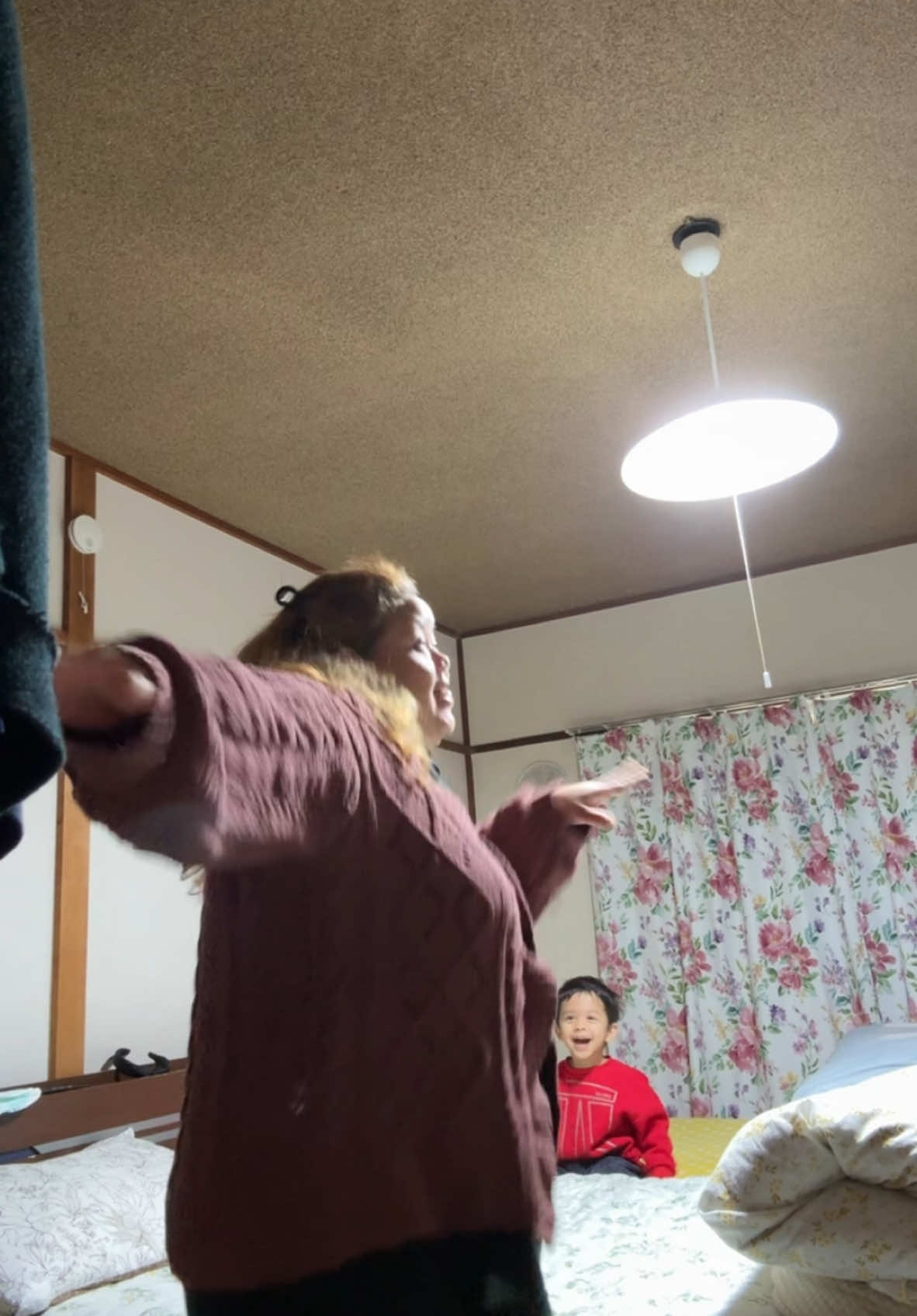 Baby singing mom dancing 💃😜🤪 #goviral #babytiktok 