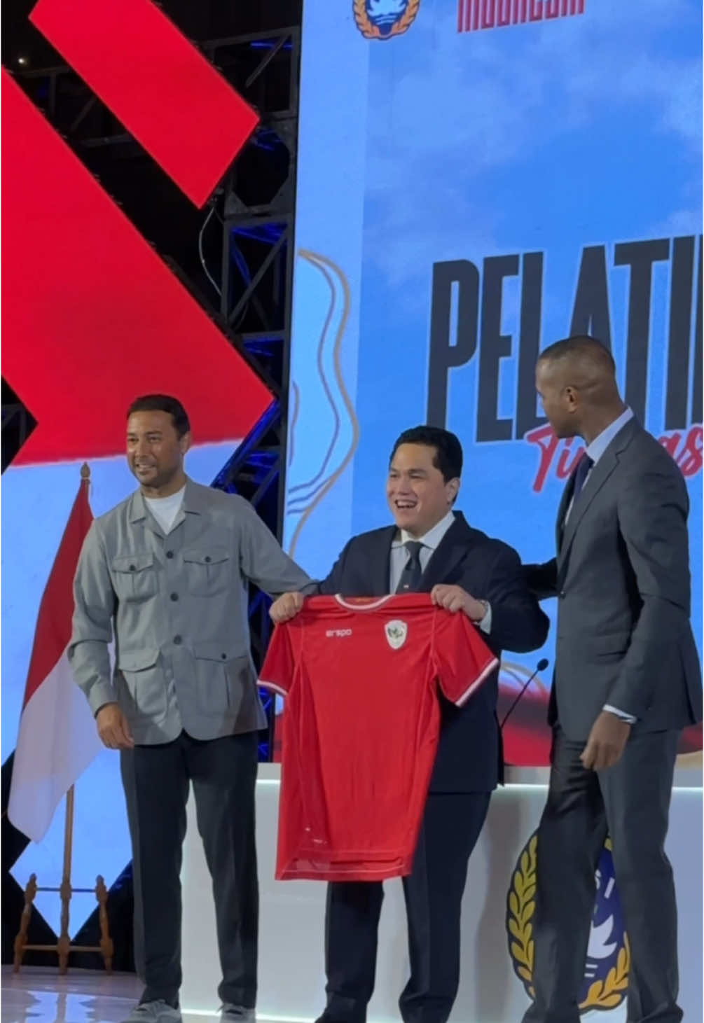 LETS GO PATRICK, MARI BERLARI MENUJU PIALA DUNIAAAA  #erickthohir #erick #et #erickthohirpssi #pssi #pssiindonesia #garudaindonesia #garuda #timnasionalindonesia #sepakbola #sepakbolaindonesia #bola #fyppppppppppppppppppppppp #patrick 