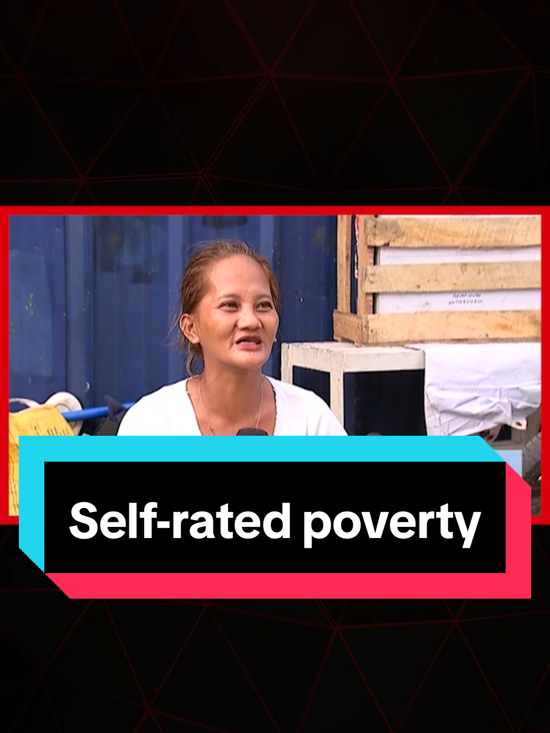 Umakyat sa 63% o mahigit 17 millyong Pilipino ang itinuturing na mahirap ang kanilang pamilya, ayon sa survey ng Social Weather Stations. Ito ang pinakamataas na bilang ng self-rated poverty sa loob ng mahigit dalawang dekada. #News5 #FrontlineWeekend #BreakingNewsPH