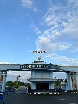 my first love 💙🦅🛩️🔥#swabhuanapaksa #sayaptanahair #tniau #fighterjet #fighter #foryourpage #foryou #fyp #4u #menyala #menyalaabangkuh🔥 