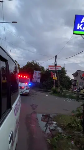 Dalem unit @🚑Ambulance Emirates⚕️ #cctvambulanceindonesia #relawanambulance #ambulance #fyp 