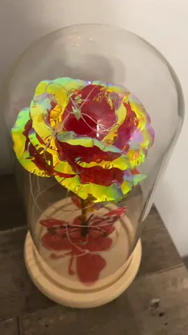 Eternal Rose! #eternalflower #eternalroses #giftsforher #valentinesdaygift #giftsforhim #ValentinesDay #tiktokshop #tiktokshopfinds #capcut #CapCut 
