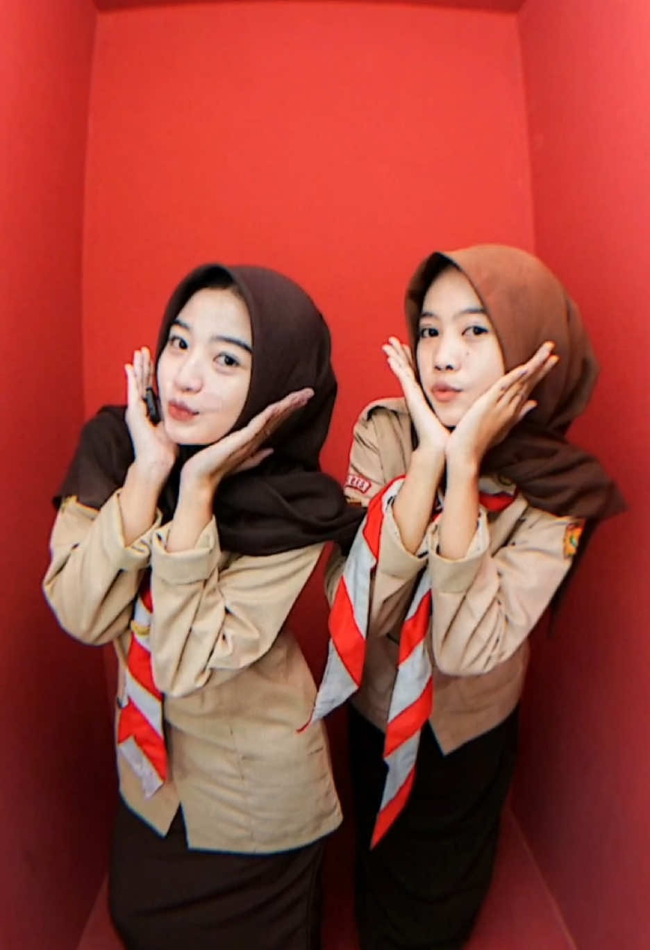 Besok udah senin lagi🔥 📍IMAGO STUDIO | Desa Limbangan Kec. Kersana Kab. Brebes Booking👇🏻 Dm / +62 831-1688-8867 #selfphotostudio #fotostudio  #selfportrait #foto #fotokeluarga #bestie #brebeshits #foto #studio #kersana #fyp #viralreels #studiolimbangan  #brebeshits