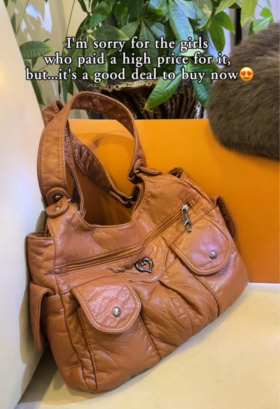 It's very nice to give it as a small gift to family members and friends. The quality is really good and it's so beautiful. Bags，Leather Purse #leatherbag #leatherpurse #purse #bag #handbag #handbags #shoulderbag #whatsinmybag #punk #punkstyle #whatsinmypurse #cute #toocute #fashion #viral #bagessentials #bagcollection #bags #falldealsforyou #fallfreshness #falloutfits #fallstyle #fallfashion #ootdinspo #tiktokshopblackfriday #tiktokshopcybermonday #tiktokshopholidayhaul #spotlightfinds