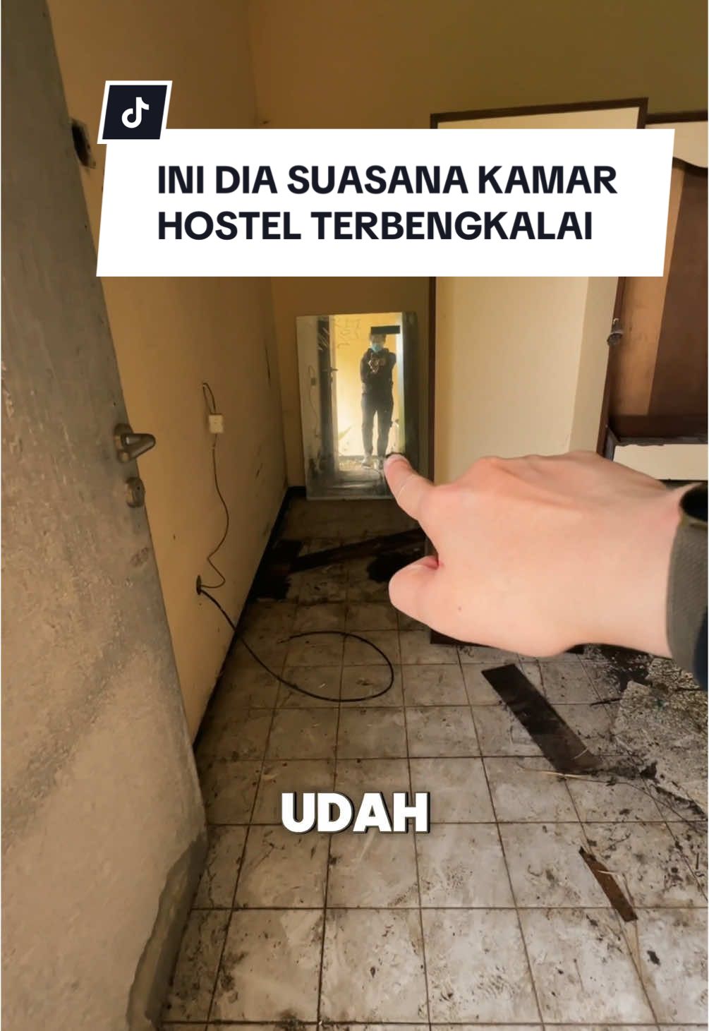 ini dia suasana kamar hostel terbengkalai #horror #horrortok #horor #malang 