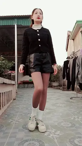 một chiếc quần tất dày ,đẹp,bền và siêu dai .mỗi chị em nên sở hữu cho mình 1-2 chiếc trông thời tiết lạnh này nha🌷 Em đang mặc là quần màu nâu ạ. #Quantat3dlotlong 