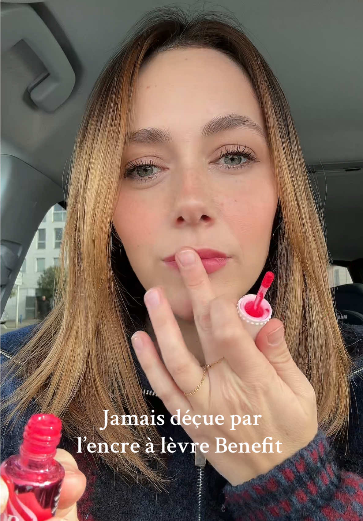Au moins 4 ans que j’ai cette encre à lèvres/blush @BenefitFrance  🙌🏻💘 #makeupreview #benefitcosmetics #makeupinthecar #makeup 
