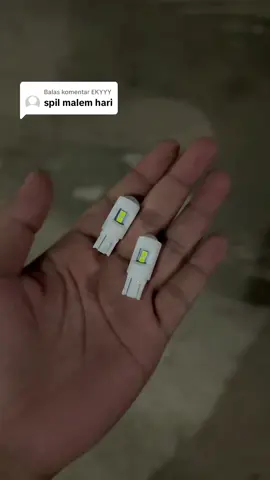 Membalas @EKYYY seterang ini harganya asik banget oi😭 #racuntiktok #4u #lampusenja 