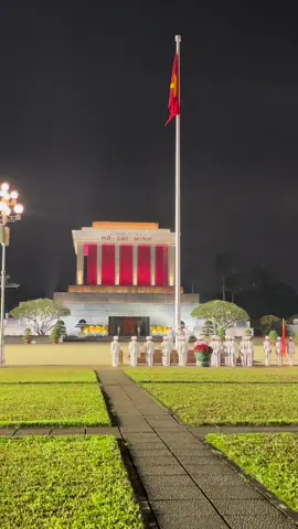 Lễ hạ cờ trang nghiêm và lộng lẫy ❤️