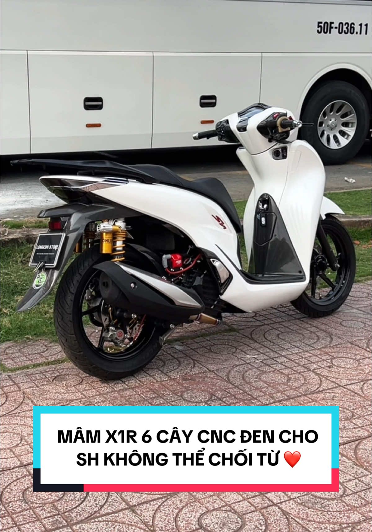 Vẫn mức dzá cũ chỉ loanh quanh 3 Chịu Đồng nhưng lần này X1R mang lại cho anh em một phiên bản 6 Cây CNC Ngầu Hơn - Sang Hơn & An Toàn hơn 😎  #longcdn #xuhuong #viral #fyp #giaoxetannha #hondawave #hondadream #hondafuture #hondavario #hondaclick #hondaclick125i #hondavision #hondash #hondaairblade #xedovietnam #southvietnamscooterteam 