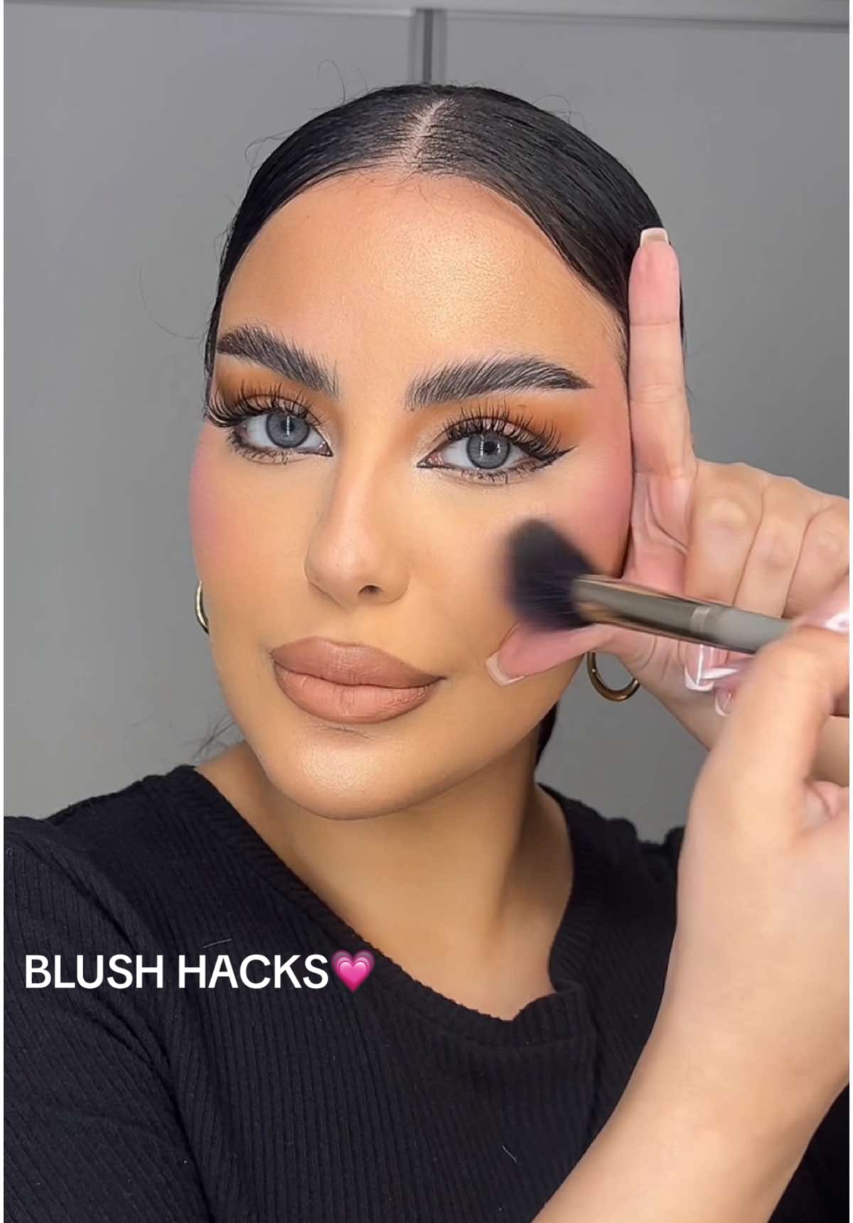 احلى Blush Hacks عندي💗 مع احلى بلشر، من مفضلاتي اخر فترة بلشر Buttermelt Blush من نِكس . #affordablemakeup #nyxcosmetics #makeupdupes #promakeup #ميكب 