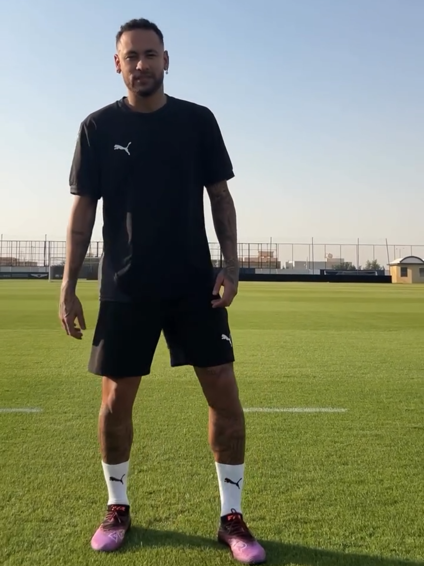 VAI ACONTECER OU NÃO VAI, NEY? 🤣 🎥: @puma #ForadeCampo #Neymar