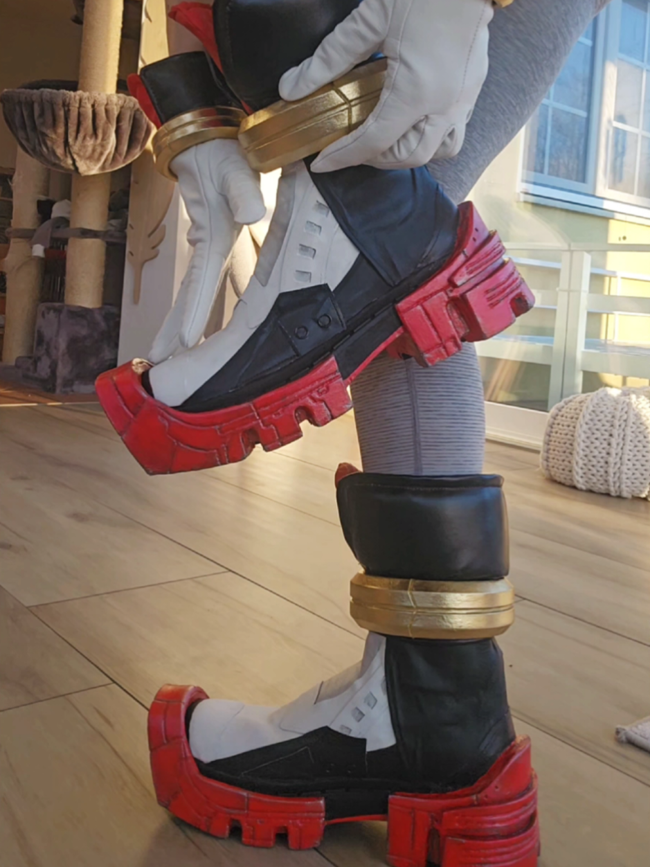 Shadow-cosplay WIP- gloves and shoes🖤❤️ #cosplaywip #airshoes #shadowthehedgehogcosplay #shadowthehedgehog #soniccosplay #sonic3 