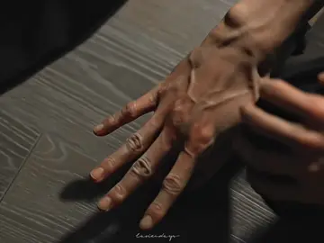 I finally held your hand💙💛 #lovelyrunner #선재업고튀어 #ryusunjae #imsol #kimhyeyoon #byeonwooseok #kdrama 