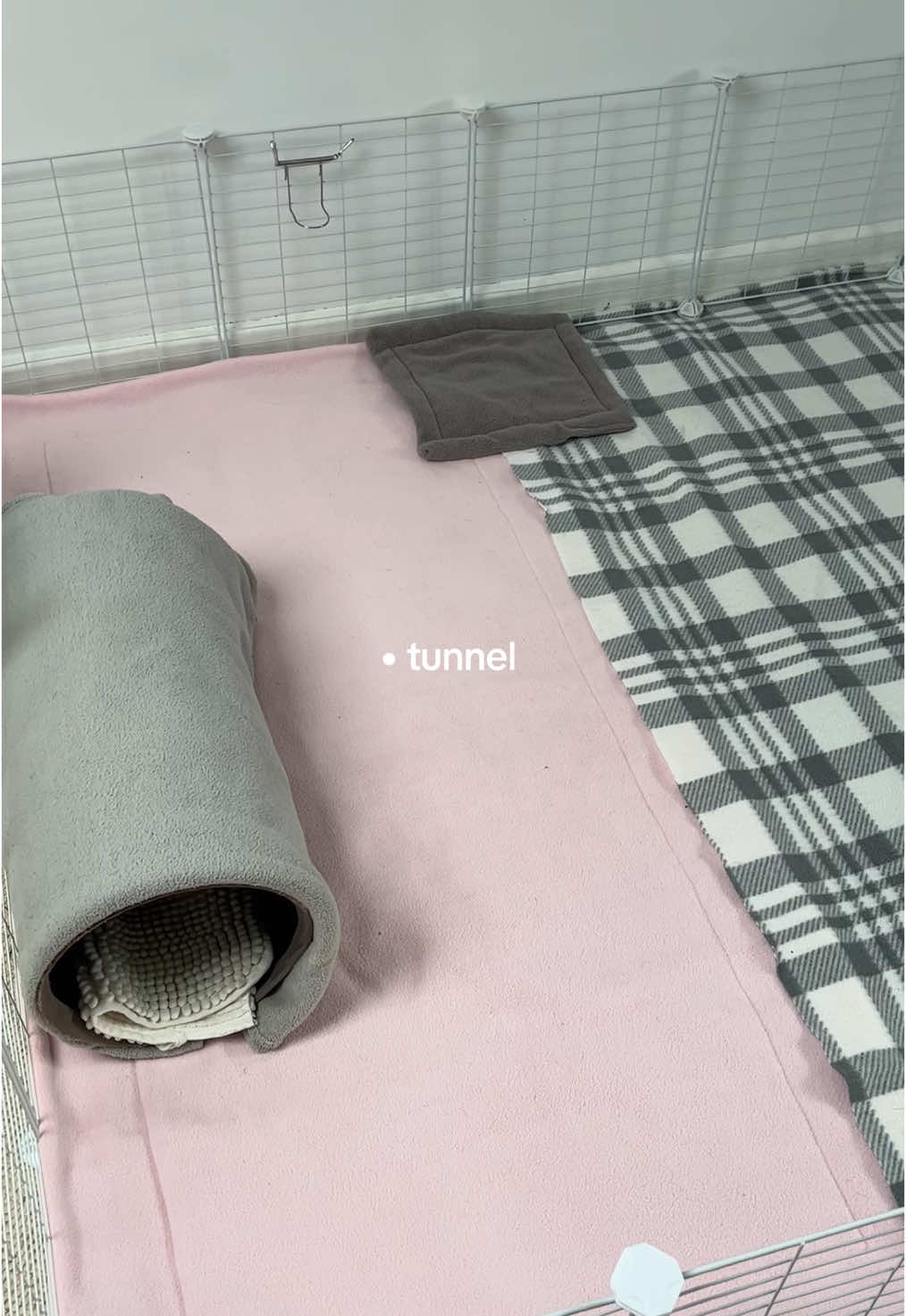 not my best video whatsoever, but i put together some clips from deep cleaning to make this!  pink liner from: @Michelene  • #thecrazypiggies #smallpetsoftiktok #guineapig #guineapigs #guineapigcage #cagesetup #homebase #foryou #animals #pets 