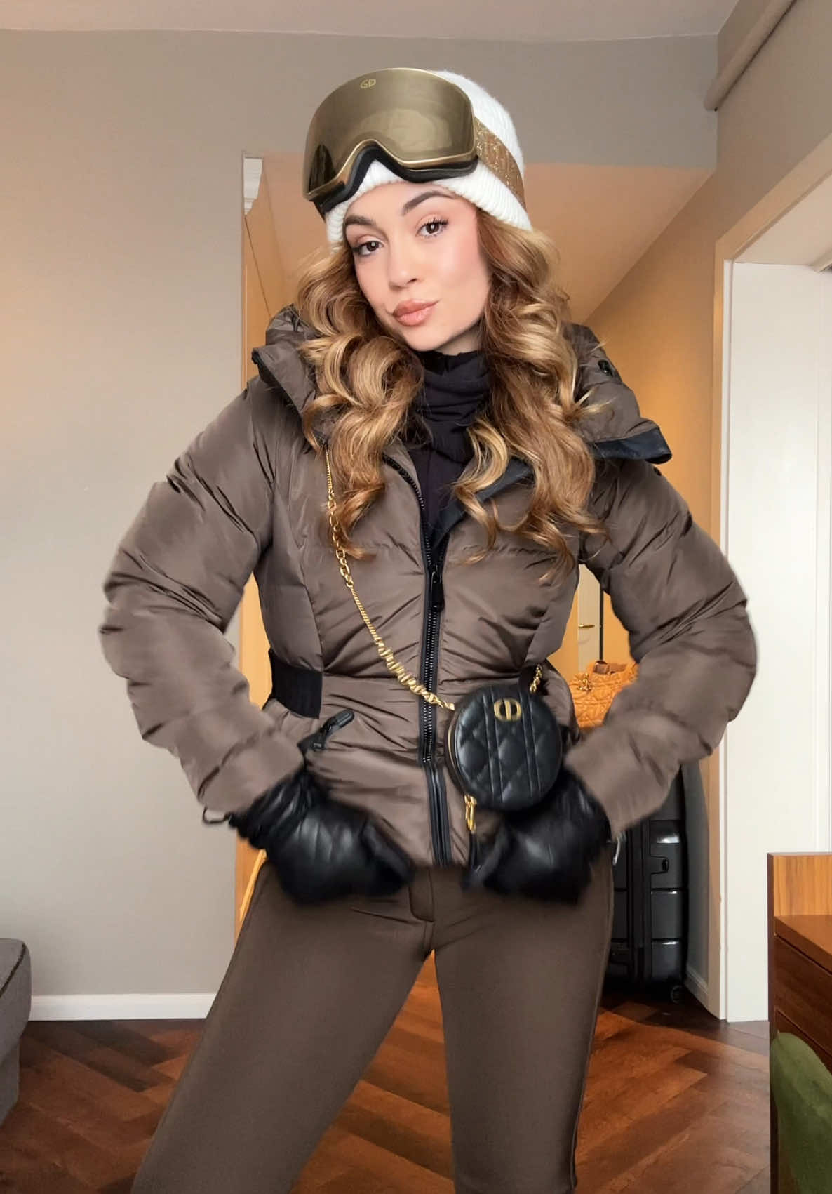 Get ready to ski with me 🤎 #creatorsearchinsights #skioutfit #skichic #stmoritz #stmoritzoutfit #classy #oldmoneyaesthetic #elegantstyle #winteroutfit #fashiontiktok #womanfashion 