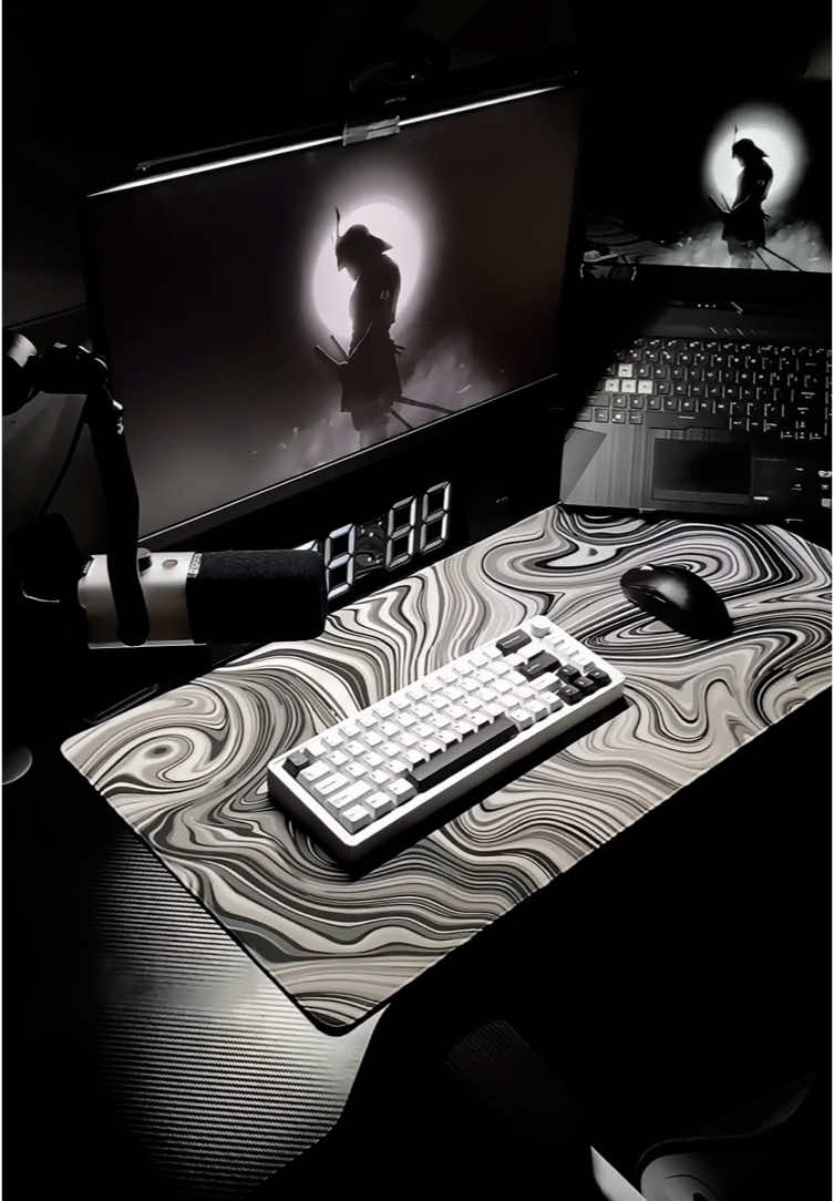 cinematic dark laptop#fyp #fypシ #inspirasi #setupgaming #minimalis #laptopgaming #monitor #gaming 