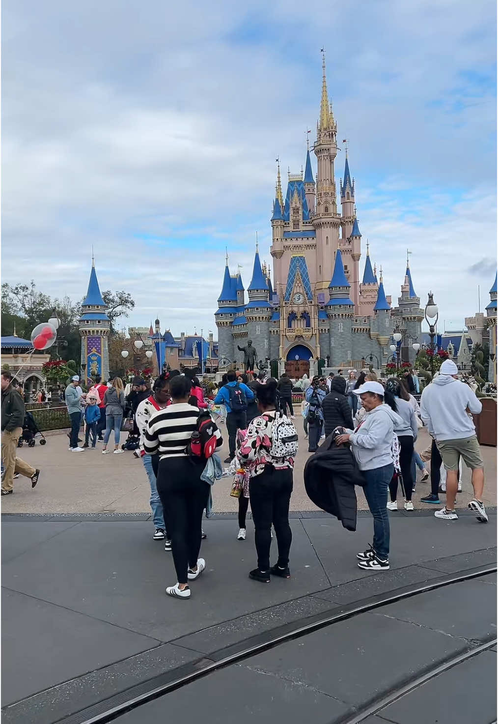 I loveeee The Magic Kingdom so much🥹❤️ #magickingdom #sevendwarfsminetrain #disneyworld #orlando 