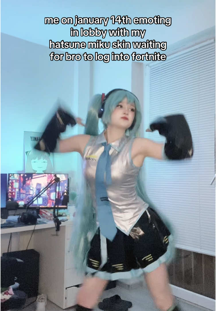 True Heart is here!!!  A lot of ppl asked for it so I shall serve 🙂‍↕️ almost there soldiers #hatsunemiku #fortnite #dance #hatsunemikucosplay 