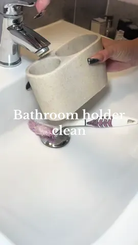 Dont come for me for how bad this got #toothbrushholder #bathroomcleaning #demoulding #bathroomholder 