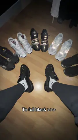 C la 3ème fois je les achète 😂🤣🤣#tn#chaussures#fullblack 