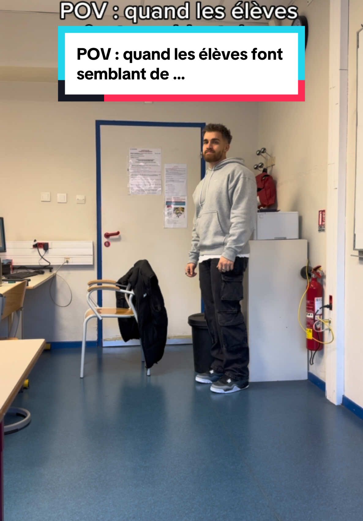 Les élèves ils aiment trop faire semblant, je me trompe ? 😂 #prof #professeur #eleve #lycee #college #pourtoi #humour #fyp #fun #eleves #maths 