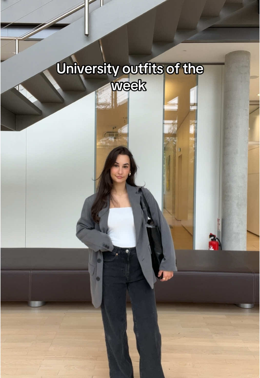 Links in my IG highlight: bvsraak 🤍 another week of university fits 📚 #university #universityfit #student #studentlife #universitylife #basicfit #basicoutfit #OOTD #universityoutfit 