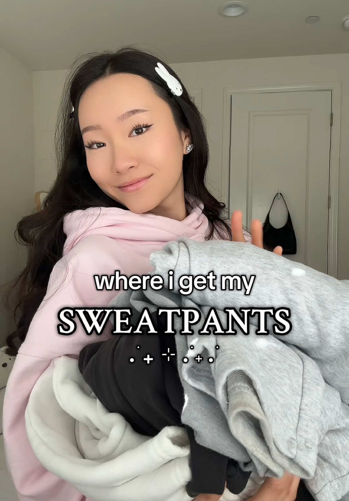 here are my fav sweatpants that SWEATPANT FR and where i got them from !!! also follow me on ig (alenayuann) just in case 🤓💕🙏 #sweatpants #sweatpantsoutfit #OOTD #outfitinspo 