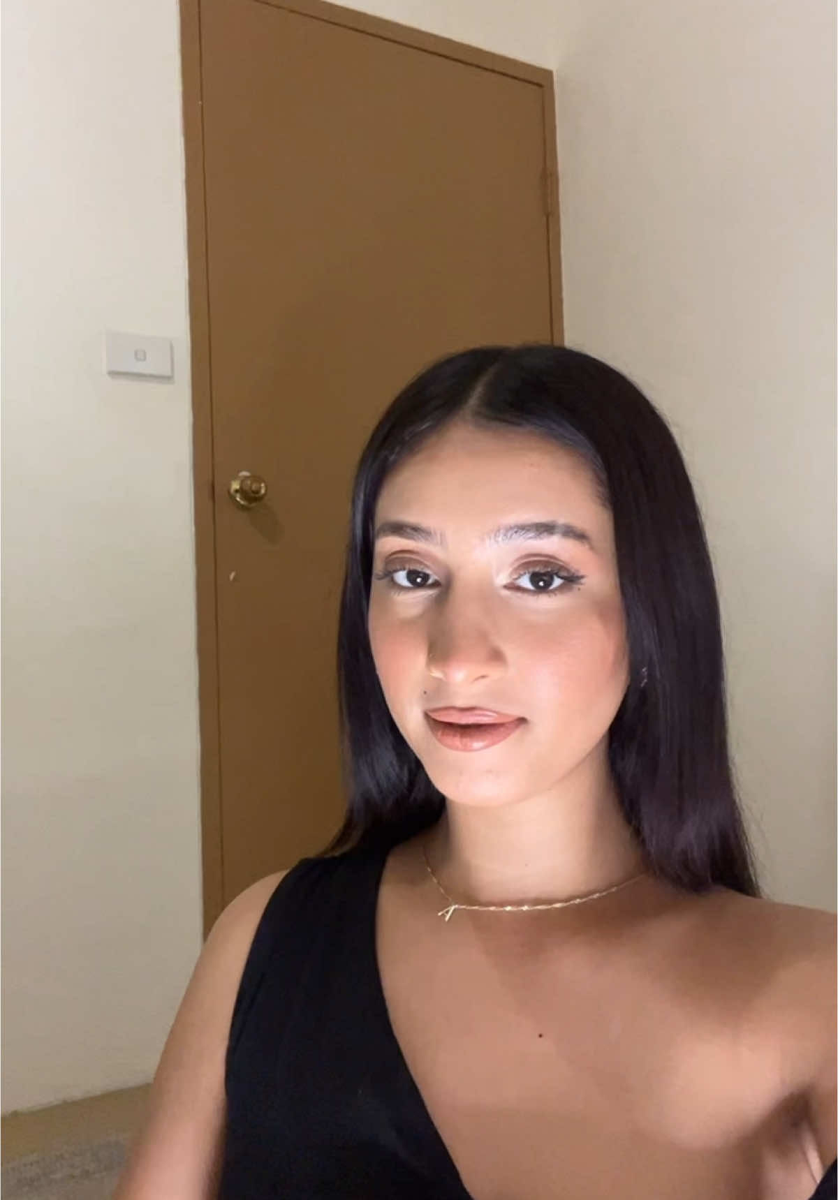 This is all i can do( tried my best)  #latinamakeup #browngirl #brownskingirl #makeuplook #latinastyle #fyp #trendingvideo #tiktok 