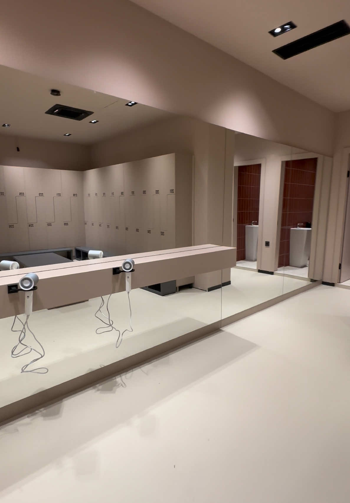 Women’s Locker Room at OXYGEN O2 – Opening January 10! 🌸🛁 Designed with privacy, comfort, and convenience in mind, our women’s locker room is the perfect place to refresh and recharge. A space made exclusively for you to transition seamlessly from workout to wellness. ➡️ Modern, clean, and private facilities ➡️ Secure lockers for your belongings ➡️ Showers and amenities tailored for women Starting January 10, experience the ultimate in comfort and care at OXYGEN O2! #GrandOpening #OxygenO2Women #RefreshAndRecharge #FitnessJourney #gym #Fitness #OxygenO2 #tetova #tetovo 