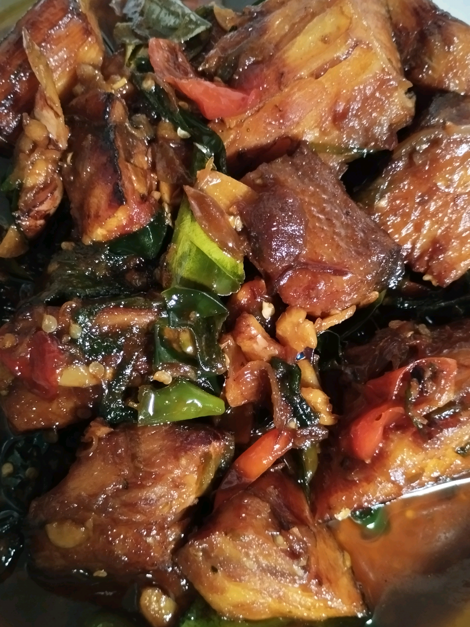 Ikan Cucut Cabe Hijau ‼️Resep‼️ 5 buah ikan cucut asap 8 siung bawang merah 2 siung bawang putih 6 buah cabe hijau besar 5 buah cabe rawit merah 4 buah cabe rawit hijau 1 buah tomat 1 batang sereh geprek 3 cm lengkuas geprek 2 lembar daun salam 1 lembar daun jeruk (angka 8) gula merah garam kaldu bubuk merica bubuk kecap manis air asam Jawa #ikancucut #ikancucutcabeijo #tumisikancucutcabeijo #resepsimple #reseptiktok #resepmasakan #resepmudah #masakansimple #masakanrumahan #masakanindonesia #masakdirumah #masak #foryou #masak #foryoupage #fyppppppppppppppppppppppp #fyp #ti̇ktok 