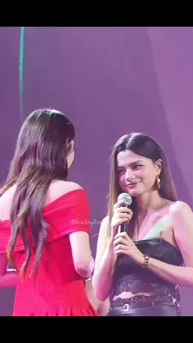 Becky kept looking at her 😭🤍 FREENBECKY X CRANIUM PILOT #ฟรีนเบคxปริศนาซากมรณะ #IDFLINEUP2025 #srchafreen #Beckysangels 