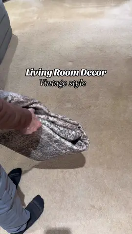#rugs #homedecor #livingroomdecor #vintagerugs 
