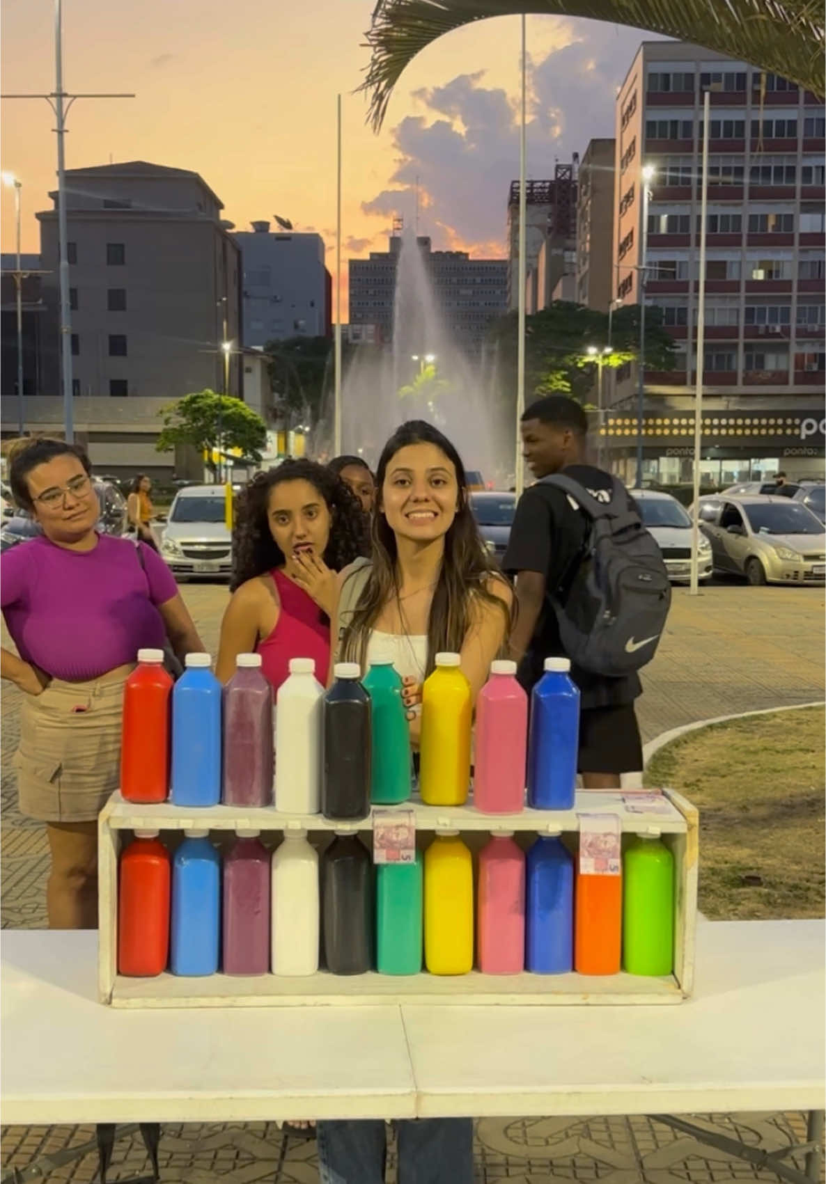 Jogo da garrafa acerte as cores #desafio #brincadeira #jogo #desafiotiktok #jogodagarrafa 