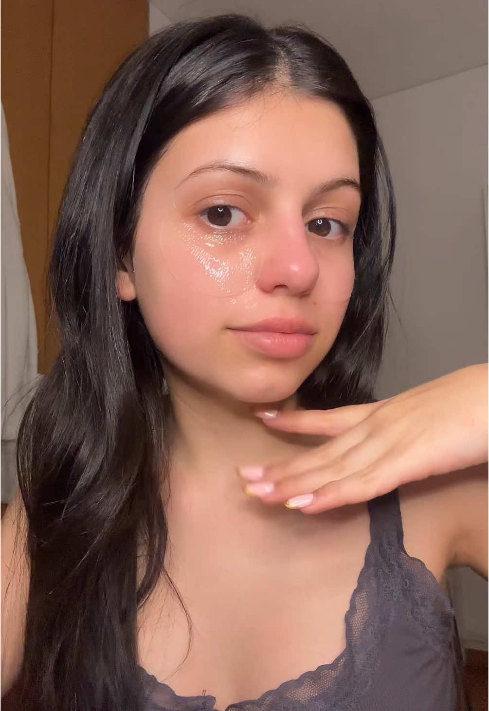 Quem sofre com olheiras fundas ou olho inchados ?  Essa é uma solução prática para acrescentar na sua rotina diária 🙆🏻‍♀️💞 -Eye patches da Abib disponíveis na Amazon e na yesstyle 💞✨@Abib Cosmetics #abib #abibcollageneyepatch #collageneyepatch #wrinkles #darkcircles #eyepuffiness #niacinamide #kbeauty #koreanskincare #antiaging #undereyecare #SelfCare #fyp 