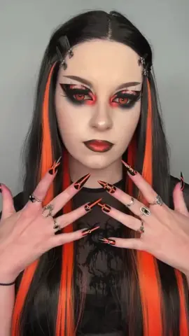 tfw your makeup matches your nails 🍊🖤@sapplesauce666 #ROMWE #altfashion #makeupinspo