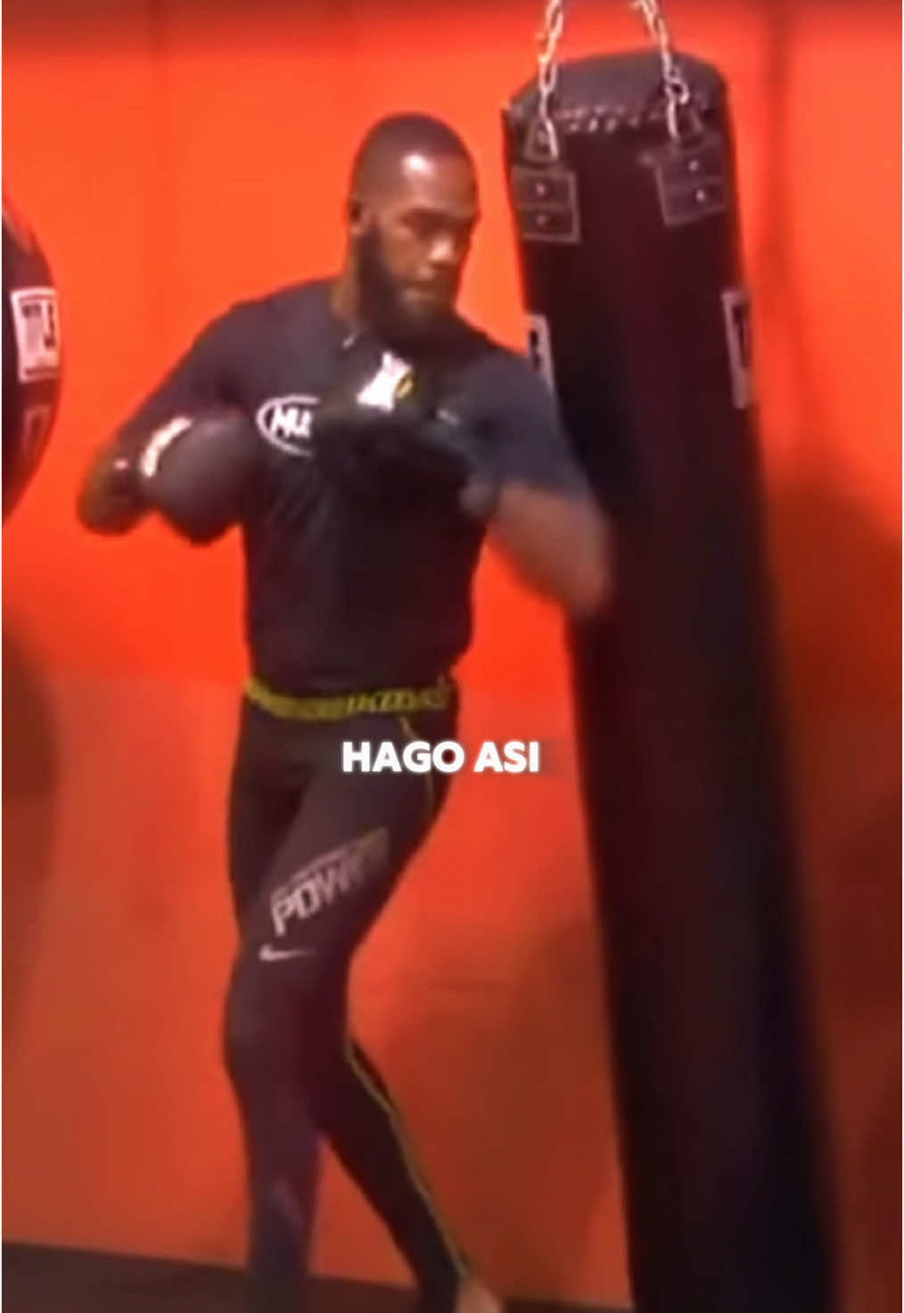 la derecha de Jon Jones💀. #jonjones #UFC #motivacion #tiktok #fyp #parati #boxeo #pelea #fight #mma 