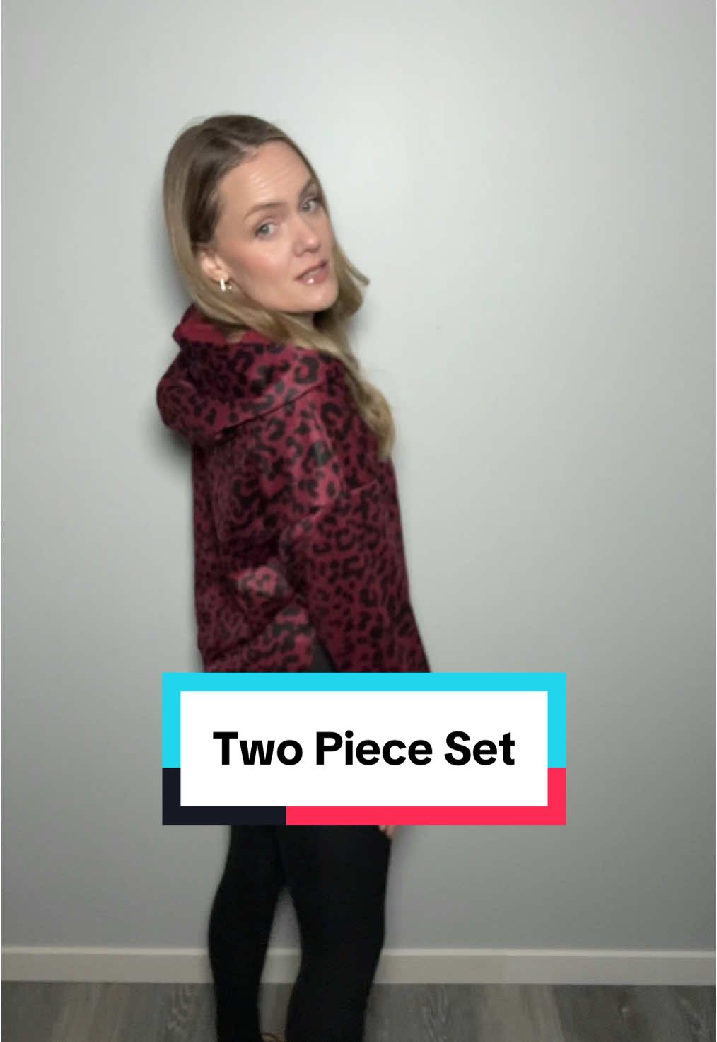 This leopard print lounge set is comfortable and super affordable. #winterwardroberefresh #loungeset #hoodieszn #comfysets #loungewear #comfortableoutfit #ttstastemakers #newyearnewaura #winterfashion2025 #casualfashion 