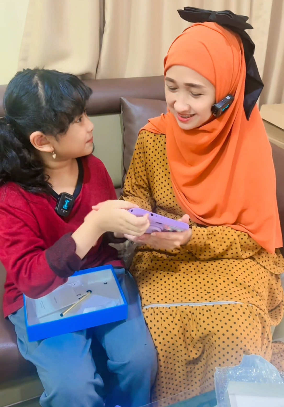 Raisha seneng banget dapet Tab baru dari mamah #samasamaketawa #fyp 