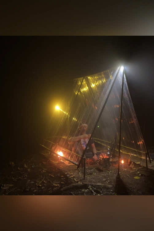 BUILD A SHELTER OUT OF PLASTIC BAGS IN THE RAIN #bushcraft #camping #camp #building #build #survival 