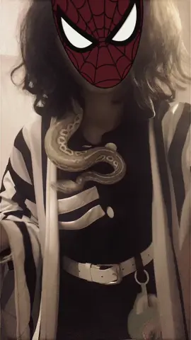 BASTA, ODIO COMO BAILO😭😭 #foryoupage #realman #beabadoobee #dance #trending #flan #tengohambre #cospobre #cosplay #bailandobailando #iguro #iguroobanai #serpiente #igurocosplay 