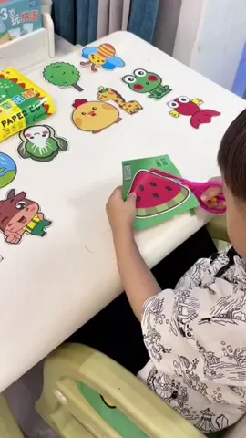 #papercutting #fokusanak #belajarmenulis #motorikhalus #konsentrasianak #mainanedukasi #menggunting 
