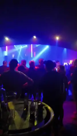 Reaching out #lagoa #menen 